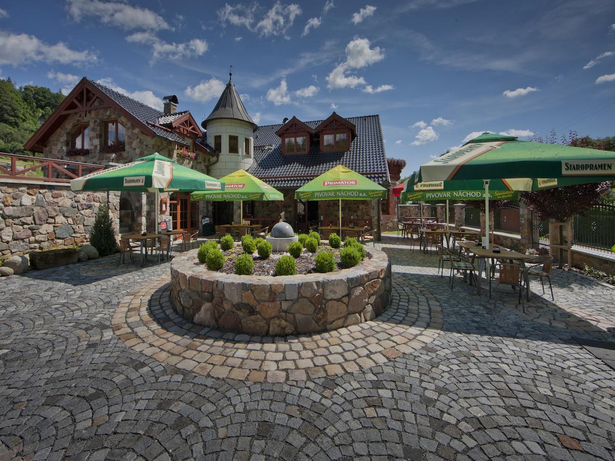 Zamecek Kaliste Hotel Poddubi Exterior photo