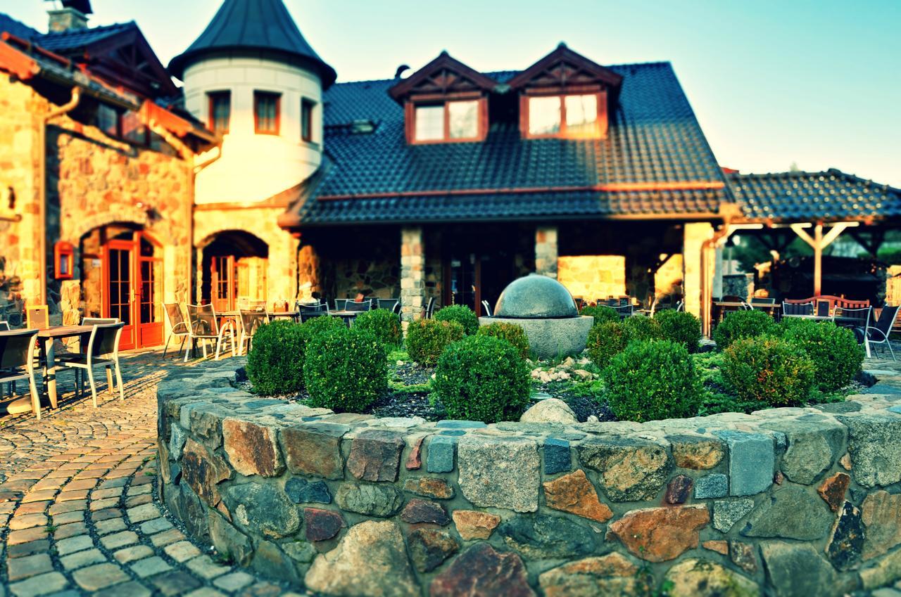 Zamecek Kaliste Hotel Poddubi Exterior photo