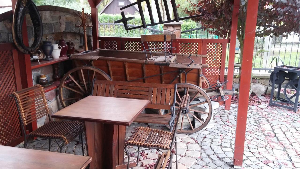 Zamecek Kaliste Hotel Poddubi Exterior photo