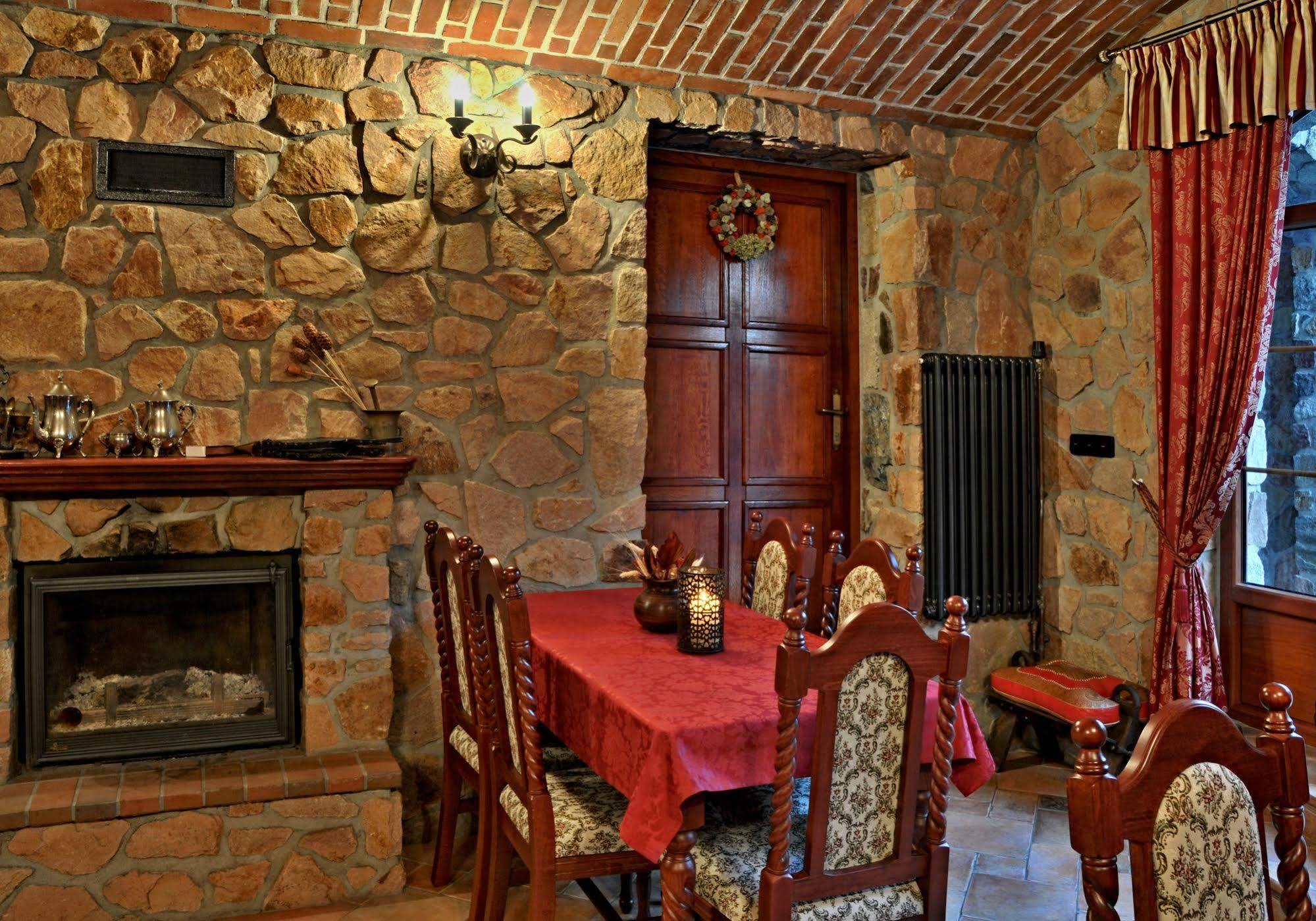 Zamecek Kaliste Hotel Poddubi Exterior photo